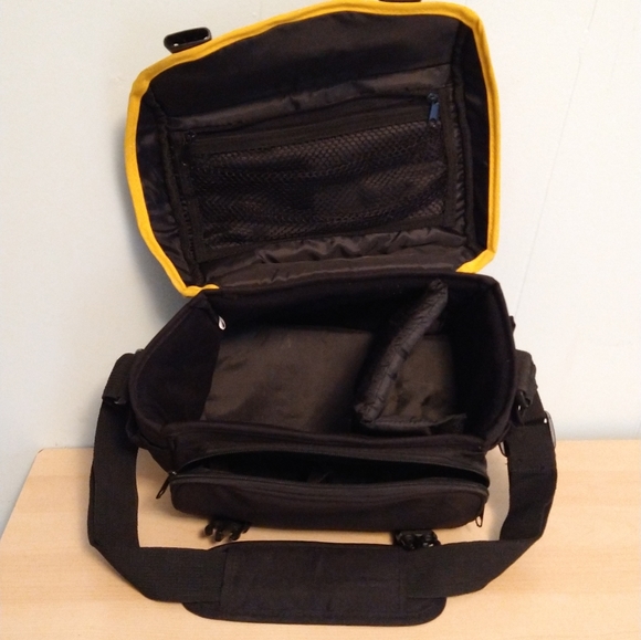 SOLD Nikon Camera Bag Padded Black - Picture 4 of 10